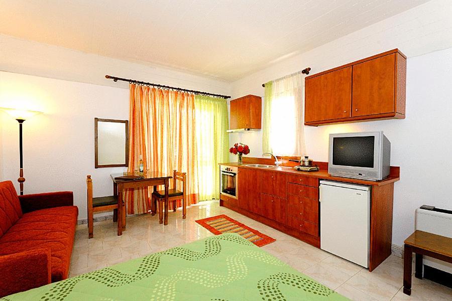 Chronis Rooms & Apartments Адамас Номер фото